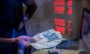 لیر ترکیه در آستانه سقوط به کانال پایین تر
