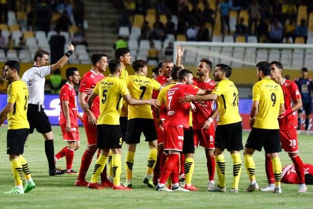 جنجال در بازی سپاهان و پرسپولیس