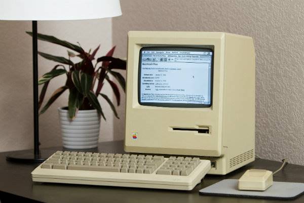 Plugging a 1986 Mac Plus into the modern Web