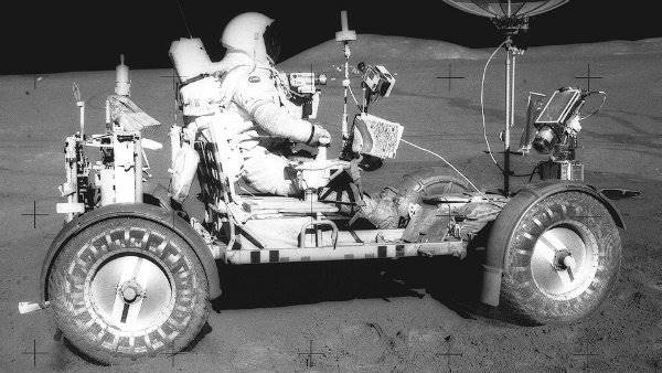 lunar-roving-vehicle-the-one-and-only-car-on-the-moon (15)