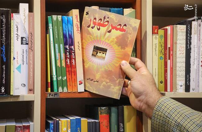 کتاب «عصر ظهور» من را می برد به حدود بیست سال قبل. علی محبی می گوید این کتاب، هنوز هم پرفروش است و گاهی برخی افراد، اتفاقات منطقه و خصوصا یمن را بر اساس آن بررسی و تحلیل می کنند.