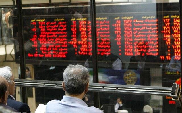 معاملات بورسی کم شد