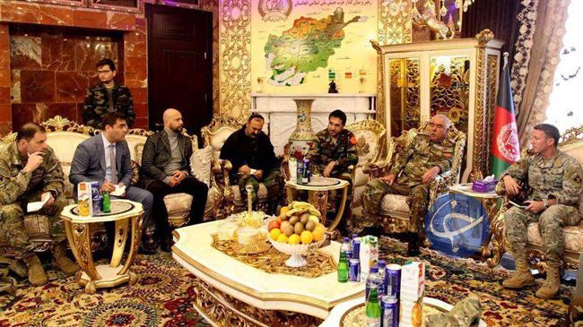 پذیرایی از ژنرال آمریکایی با آبمیوه ایرانی پذیرایی از ژنرال آمریکایی با آبمیوه ایرانی + عکس