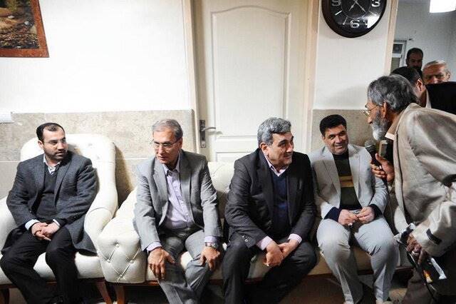 شب چله سخنگوی دولت و شهردار تهران در کنار سالمندان