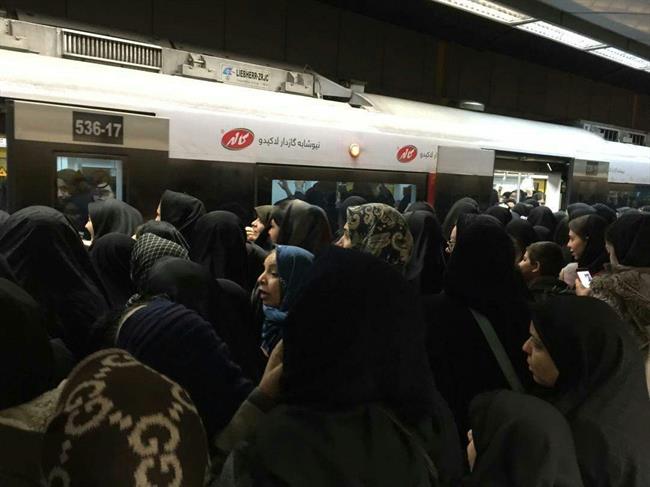 انبوه جمعیت در ایستگاه‌های مترو تهران