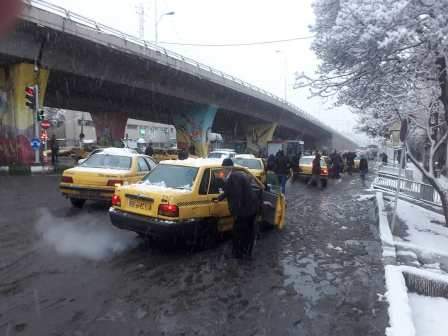 افزایش طول زمان سفر عامل کمبود تاکسی‌ها در پایانه‌های مسافربری