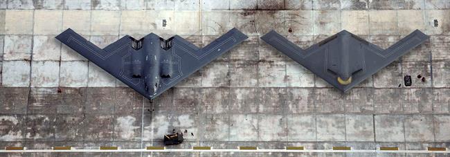 نیروی هوایی ایالات متحده و کمپانی Northrop Grumman اولین تصویر از بمب افکن پنهانکار B-21 Raider در 4 سال اخیر را منتشر کرده اند.