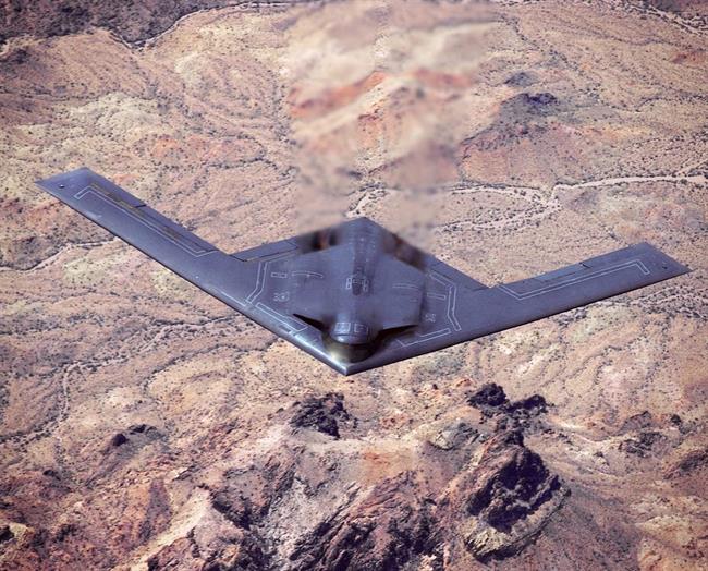 نیروی هوایی ایالات متحده و کمپانی Northrop Grumman اولین تصویر از بمب افکن پنهانکار B-21 Raider در 4 سال اخیر را منتشر کرده اند.