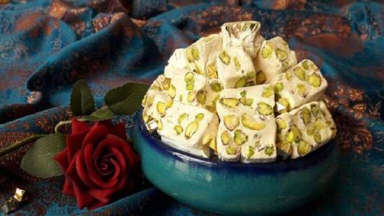 طرز تهیه گز آردی؛ حرفه‌ای درست کنید