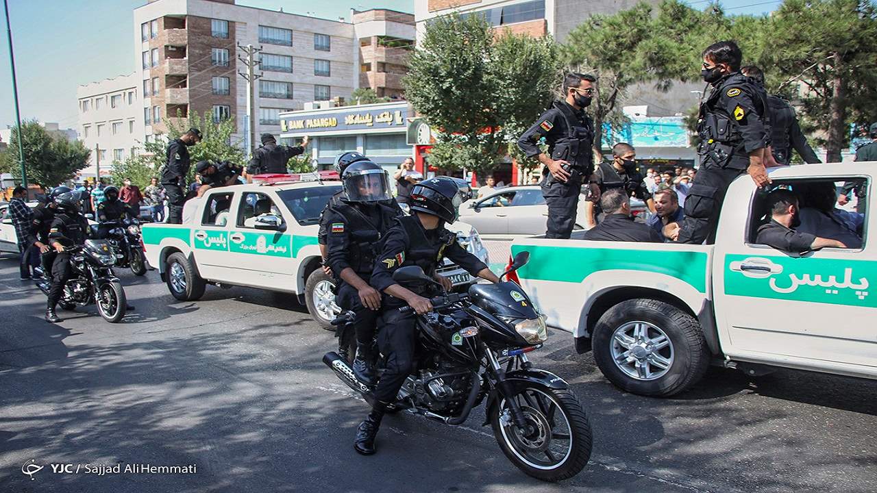 گرداندن اراذل و اوباش در تهران توسط پلیس+تصاویر