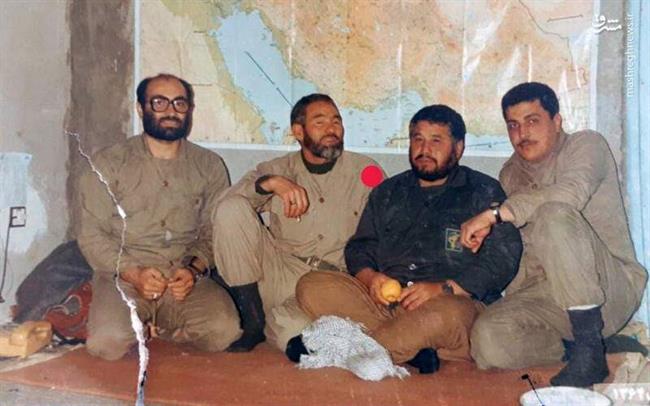 شهید محمد ابراهیم شریفی و شهید نظرنژاد(نفر دوم از راست)