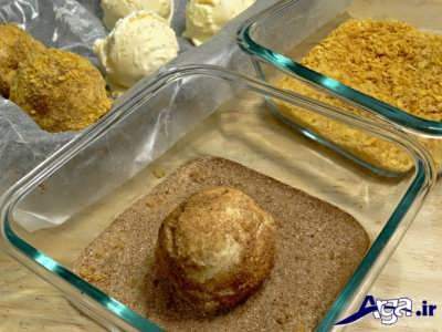 غلطاندن توپ بستنی در درون پودر داچین