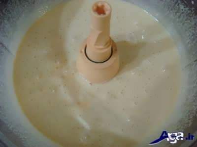 هم زدن تخم مرغ و شکر