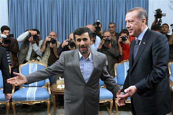 احمدی‌نژاد برای حل بحران سوریه با چه کسی هم‌نظر بود؟ 