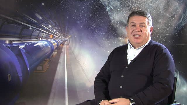 از «ذرّه‌ خدا» تا «دروازه‌ جهنم» / هشدار ترسناک استفن هاوکینگ درباره‌ CERN چه بود؟ +عکس و فیلم