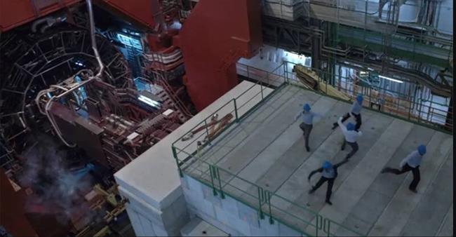 از «ذرّه‌ خدا» تا «دروازه‌ جهنم» / هشدار ترسناک استفن هاوکینگ درباره‌ CERN چه بود؟ +عکس و فیلم