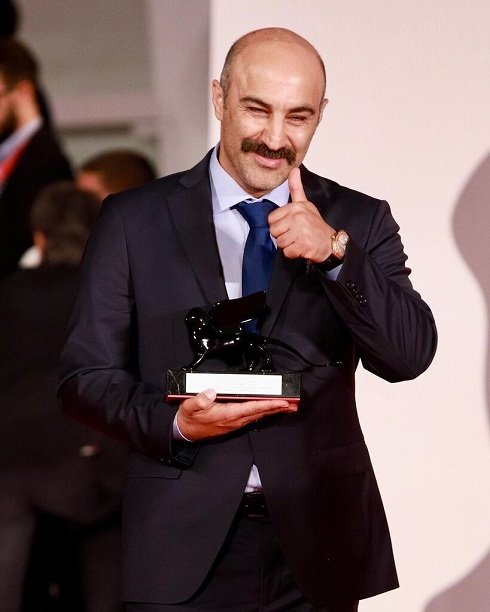 محسن تنابنده بهترین بازیگر مرد بخش افق های جشنواره ونیز 2022