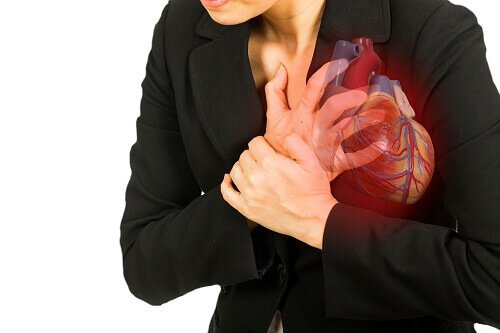 نشانه‌های حمله قلبی در زنان/ این علائم را جدی بگیرید