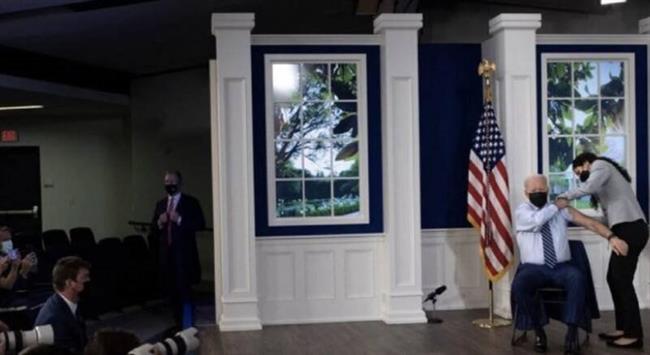 ویدیویی جنجالی از رییس‌جمهور آمریکا دوباره جنجال به پا کرد/آیا جو بایدن یک هنرپیشه‌ی نقاب‌پوش است؟+عکس و فیلم