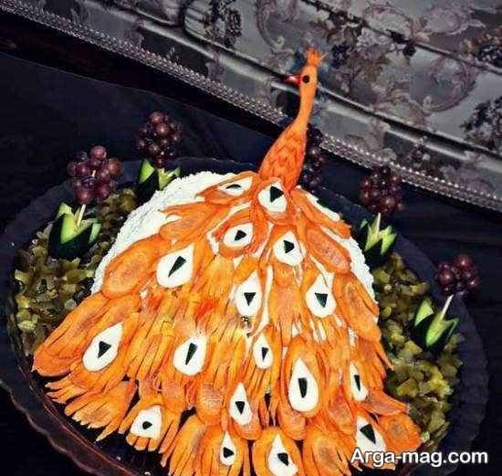 تزئین سالاد هویج با طاووس