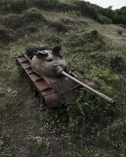 تانک های رها شده؛ یادبودی از تاریخ منجمد شده در زمان