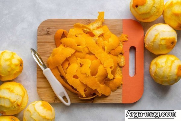 رفع تلخی پوست پرتقال با کمک چاقوی تیز یا پوست گیر