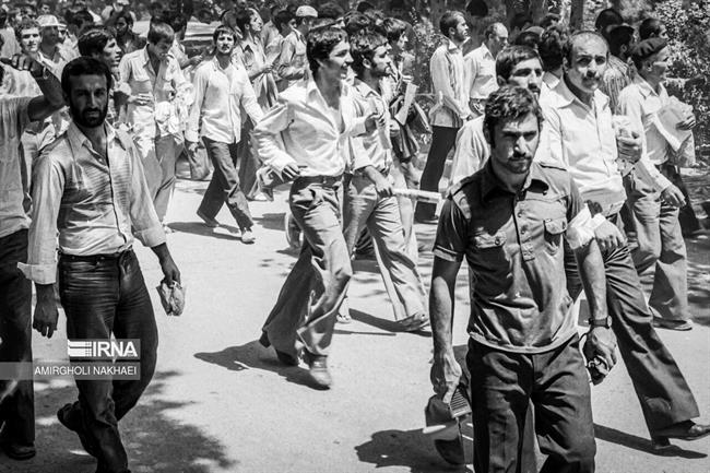 اولین نمازجمعه تهران بعد از پیروزی انقلاب به امامت طالقانی  