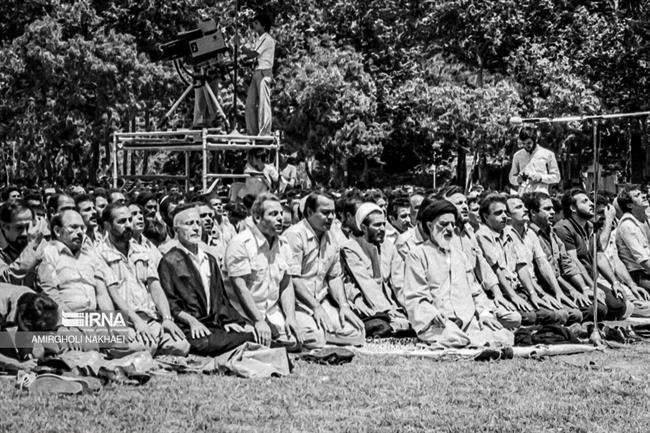 اولین نمازجمعه تهران بعد از پیروزی انقلاب به امامت طالقانی  