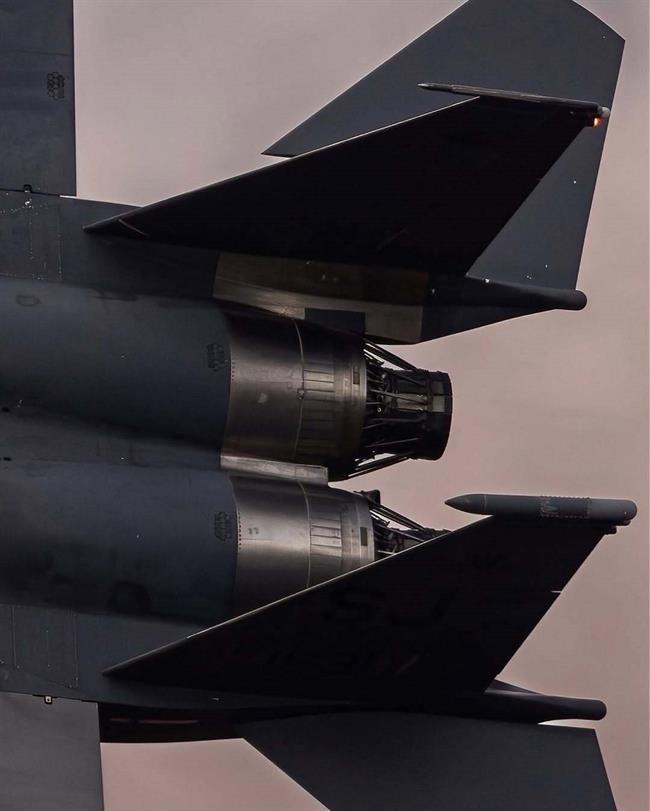 هماهنگی آسمان و خلبان در غروب: پرواز دیدنی F-15 Strike Eagle