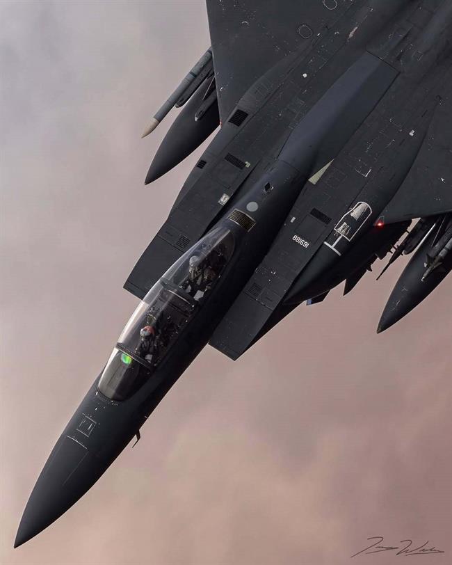 هماهنگی آسمان و خلبان در غروب: پرواز دیدنی F-15 Strike Eagle