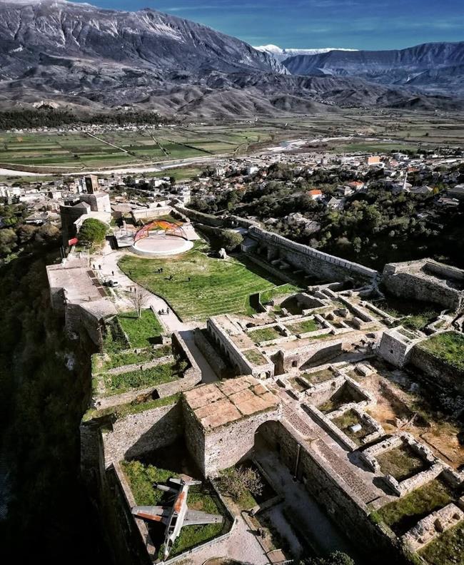 نمایش لاشه هواپیمای جاسوسی آمریکایی در آلبانی؛ یادگاری از جنگ سرد