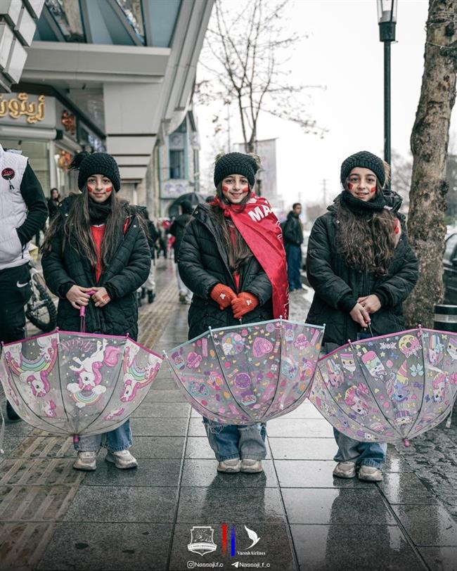 حضور پرشور بانوان نساجی زیر باران