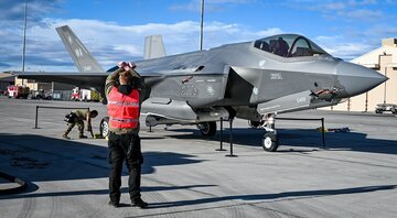 ارتقای جنگنده F-35 برای تقابل با تهدید موشکی چین /عکس