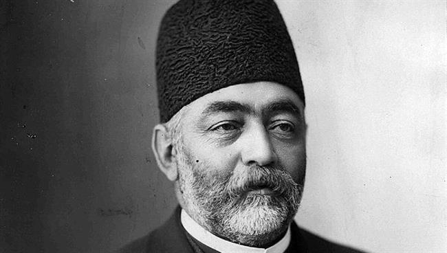 امین‌السلطان در قاب تاریخ؛ صدراعظم قاجار در حال کشیدن قلیان (عکس)