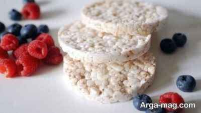 طرز تهیه رایس کیک رژیمی؛ میان وعده‌ای سالم و خوشمزه در چند دقیقه!
