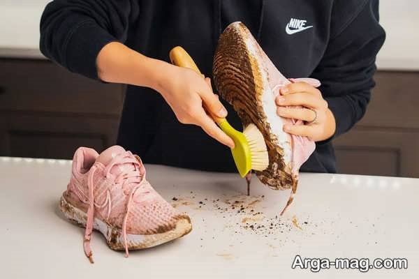 تمیز کردن کفش گلی