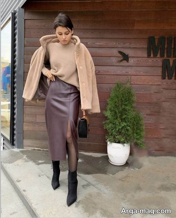 تیپ با دامن قهوه ای در طرح زیبا