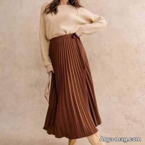 تیپ با دامن قهوه ای خاص