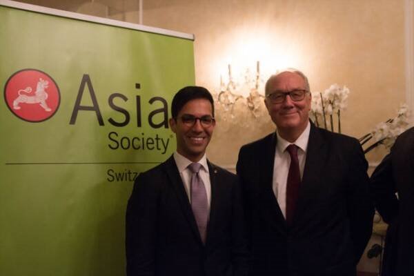 مخالفان «تسلیم» در زمین اسراییل بازی می کنند!/ وقتی عامل اطلاعاتی-دیپلماتیک "سیا" سرخط تبلیغاتی تعیین می کند +عکس و فیلم