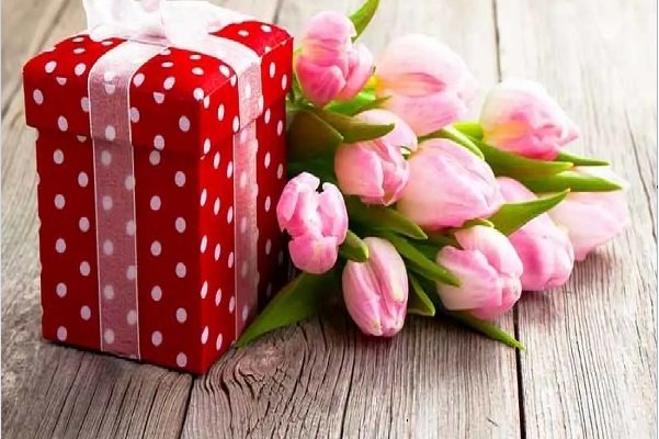 پرطرفدارترین انتخابهای بازار برای روز مادر / با ۵ میلیون تومان چه میتوان خرید؟