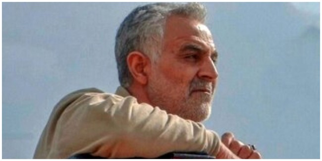 تصاویری از دیده نشده از شهید سردار سلیمانی در کنار مادرش


