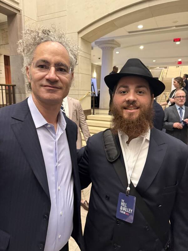 قدردانی فرقه صهیونی مرموز از غول فناوری ارتباطی آمریکا/ صهیونیستها بابت جاسوسی از شهروندان آمریکایی دستخوش می دهند+عکس