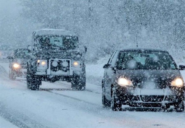 بارش برف شدی 7 محور اصلی خراسان رضوی را مسدود کرد 
