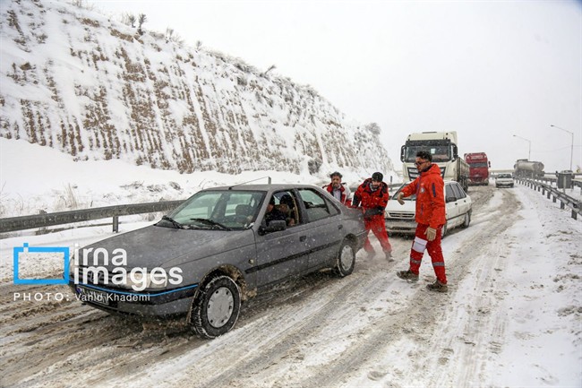 هشدار جدی پلیس به مسافران/ این خودروها در محورهای کوهستانی برگردانده می‌شوند