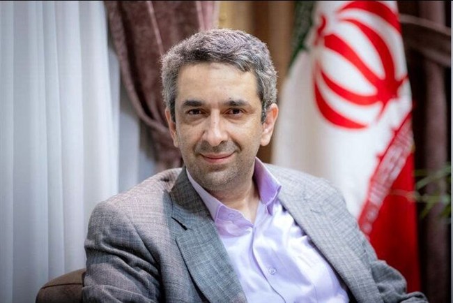 نقد گذشته لازم است اما به شرط ادب
