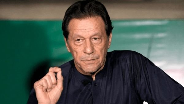 عمران خان و بشرا بی‌بی 17 سال حبس گرفتند