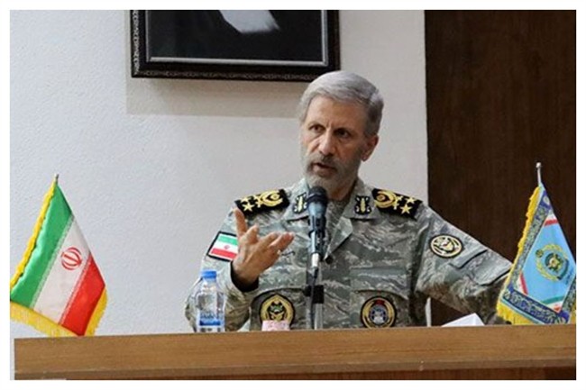 هشدار فرمانده کل ارتش به دشمنان/ به هر شرارتی با قاطعیت پاسخ می‌دهیم