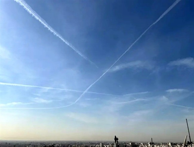 راز خط‌های سفید در آیمان تهران برملا شد / رد موشک یا هواپیما؟