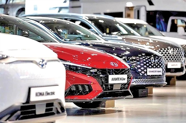 کورس قیمتی خودروها در آذر