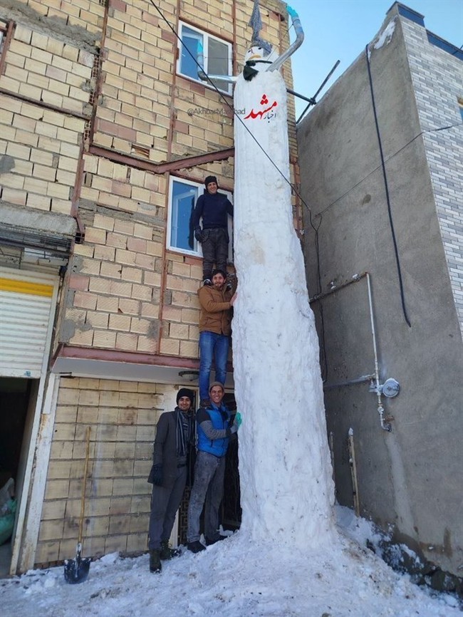 عکس: آدم برفی هشت متری در مشهد!